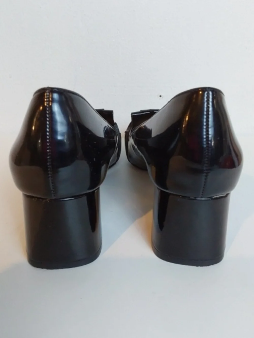 Tahari sleek patent